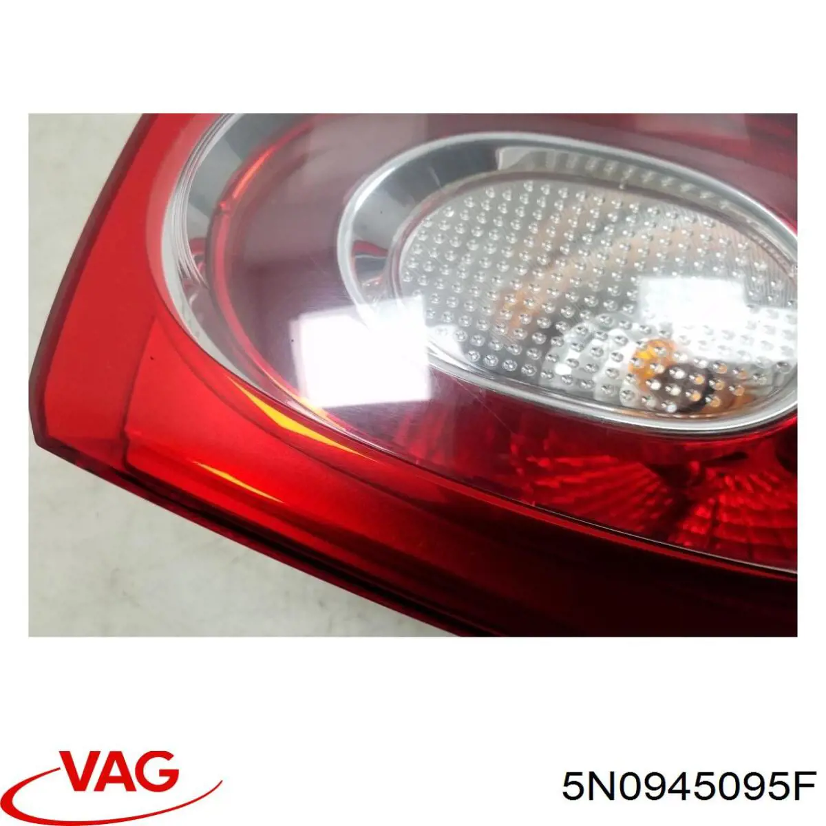 Ліхтар задній лівий, зовнішній 5N0945095F VAG