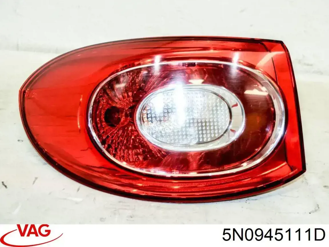 Задня ліва зовнішня фара VAG 5N0945111D ціна, від 61.32 USD