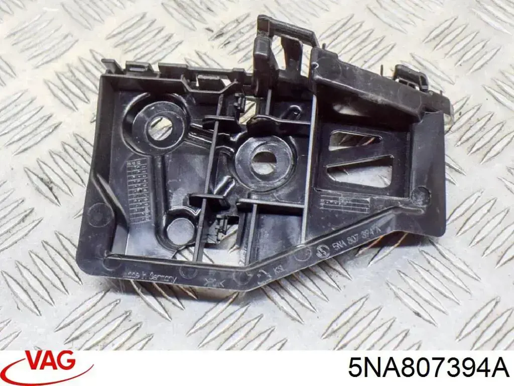 Кронштейн бампера заднього, правий 5NA807394A VAG