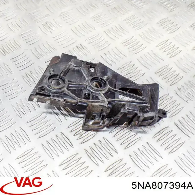 Кронштейн бампера заднього, правий VAG 5NA807394A