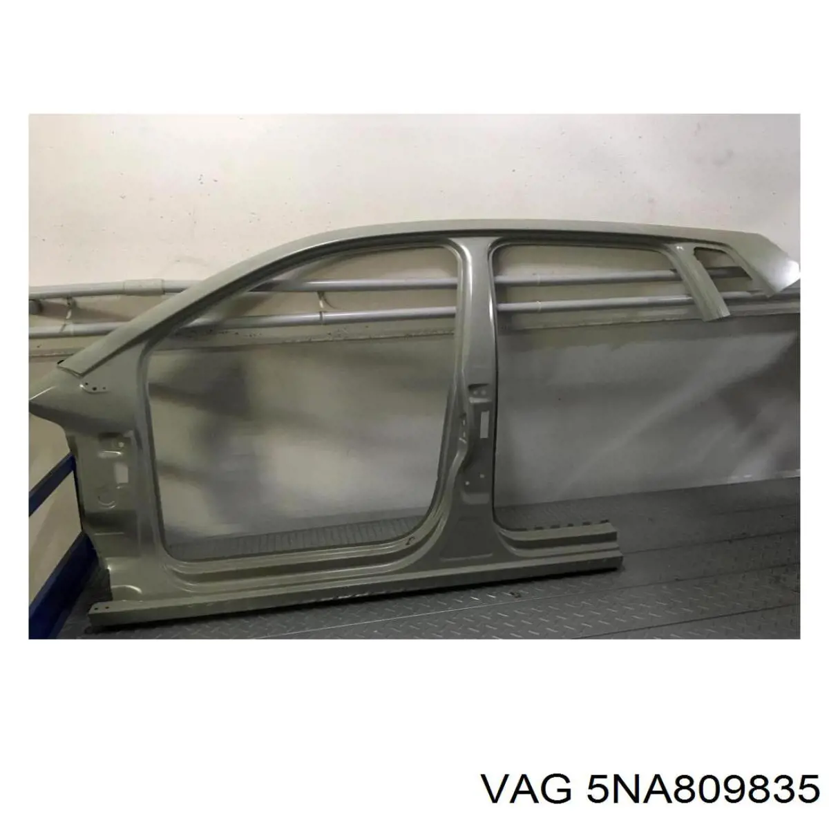 Купити 5NA809835 VAG Отвір передніх лівих дверей