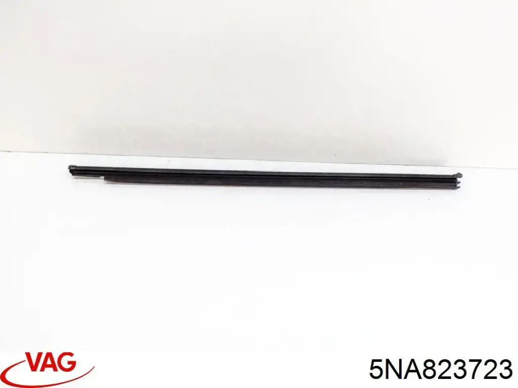 Купити 5NA823723 VAG Гумка під капот