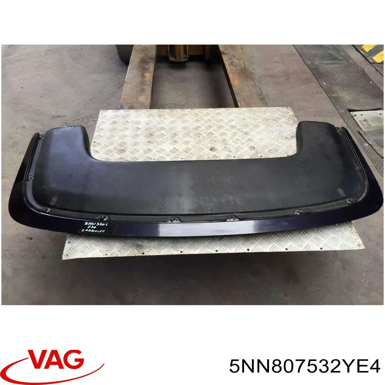 5NN807532YE4 VAG Накладка бампера переднього