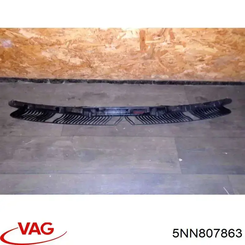 Купити 5NN807863 VAG Кронштейн бампера заднього, центральний