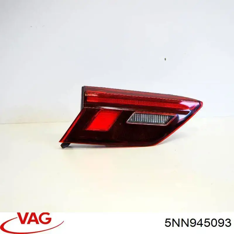 Стоп задній VAG 5NN945093 ціна, від 31.67 USD