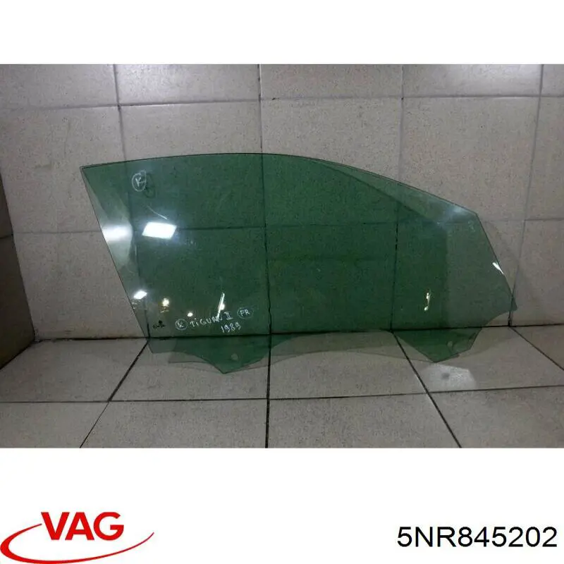 Скло передньої правої двері Sekurit GS7445D302S ціна, від 27.23 USD