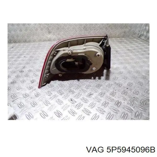 Задні ліхтарі VAG 5P5945096B ціна, від 56.37 USD