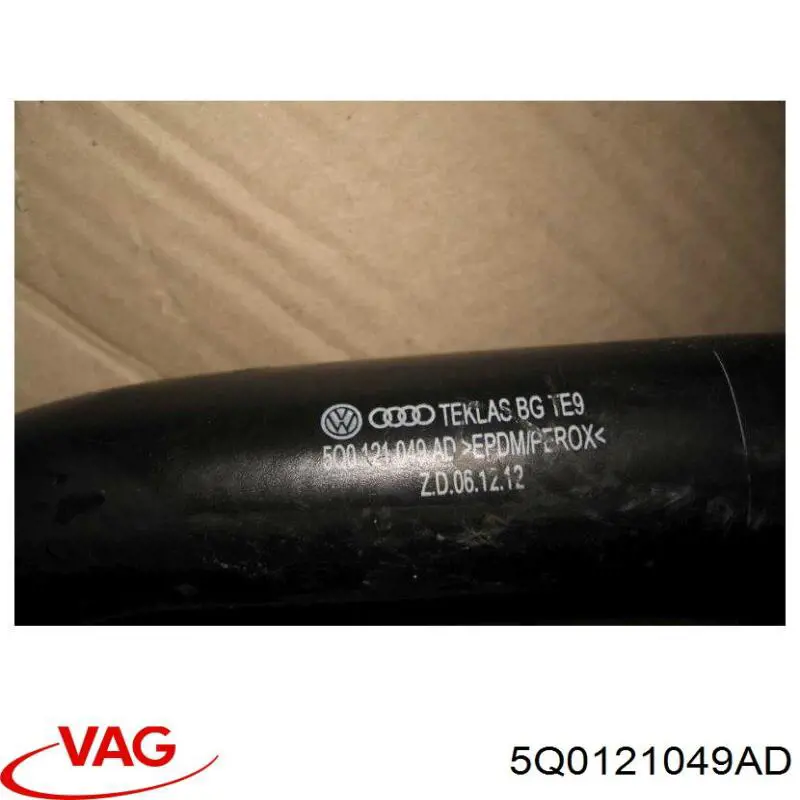 Купити 5Q0121049AD VAG Шланг/патрубок радіатора охолодження, верхній