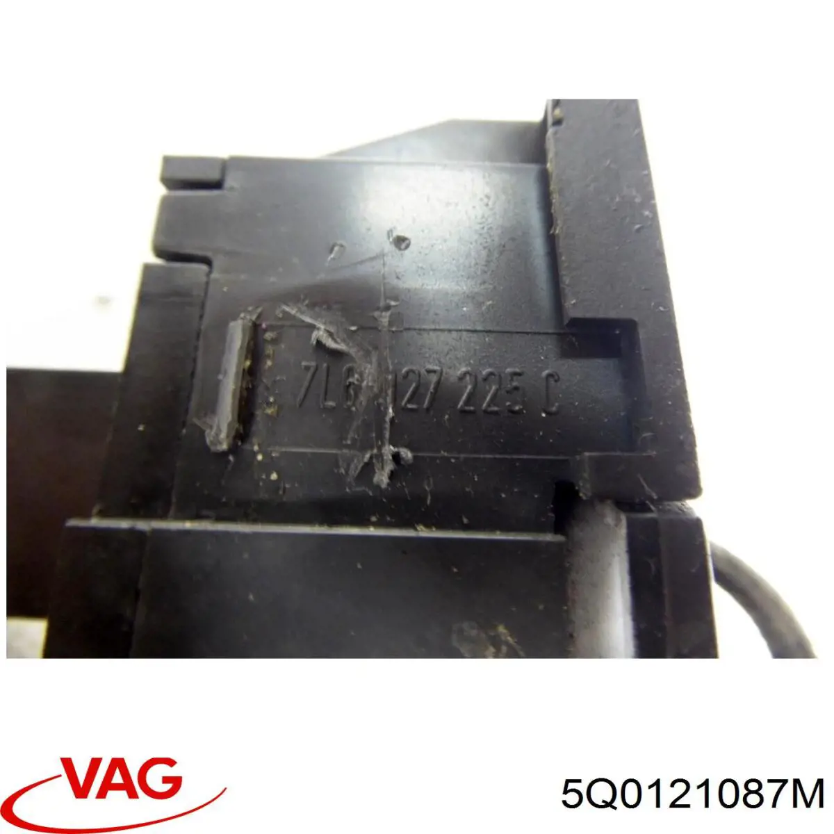 Фланець системи охолодження (трійник) VAG 5Q0121087M ціна, від 6.21 USD