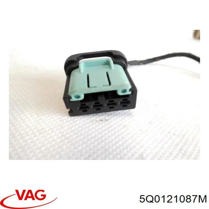 Купити 5Q0121087M VAG Фланець системи охолодження (трійник)