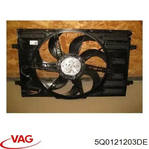 Купити 5Q0121203DE VAG Дифузор радіатора охолодження, в зборі з двигуном і крильчаткою