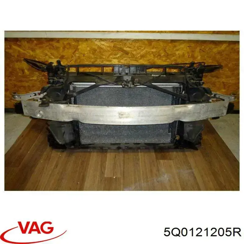 Дифузор (кожух) радіатора охолодження 5Q0121205R VAG