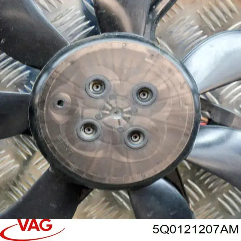 Купити 5Q0121207AM VAG Дифузор радіатора охолодження, в зборі з двигуном і крильчаткою