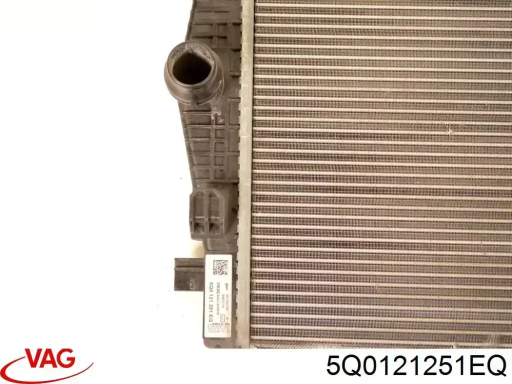 5Q0121251EQ VAG радіатор охолодження двигуна