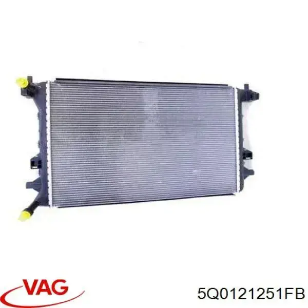 Купити 5Q0121251FB VAG Радіатор двигуна