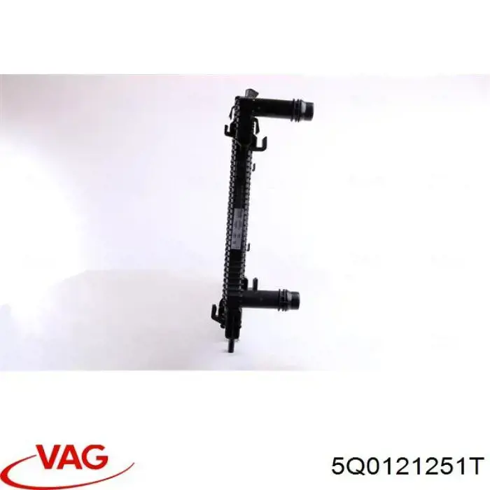 Купити 5Q0121251T VAG Радіатор двигуна