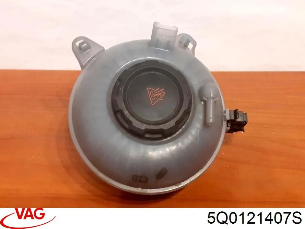 Бачок системи охолодження двигуна розширювальний VAG 5Q0121407S ціна, від 10.14 USD