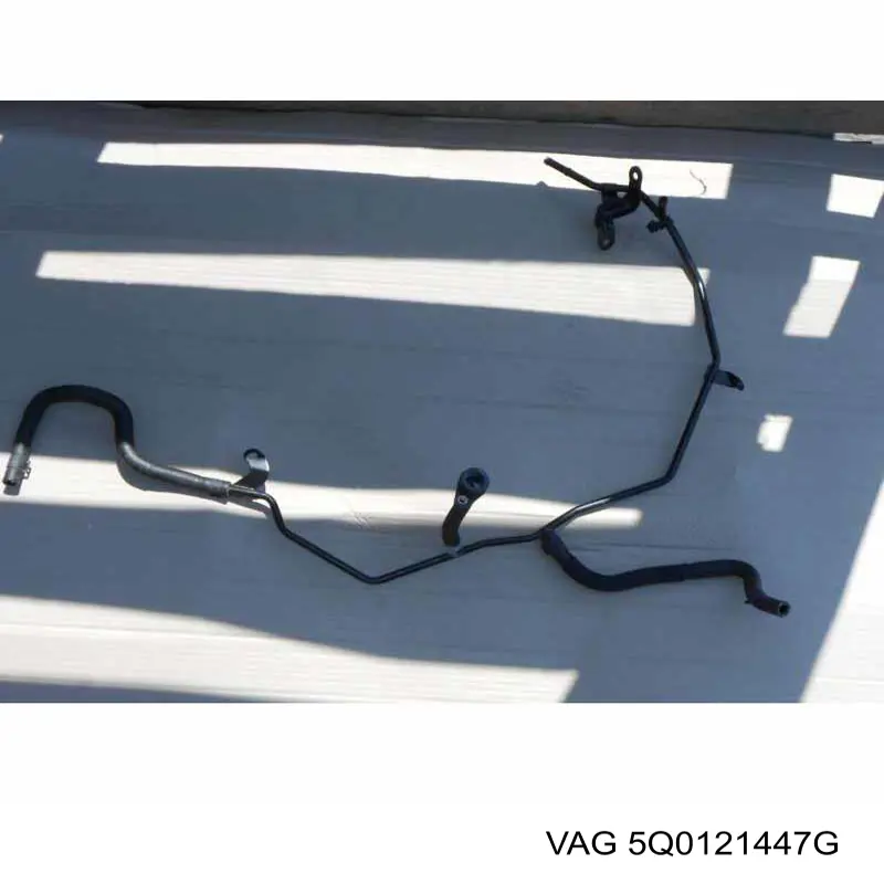 Патрубок системи охолодження VAG 5Q0121447G