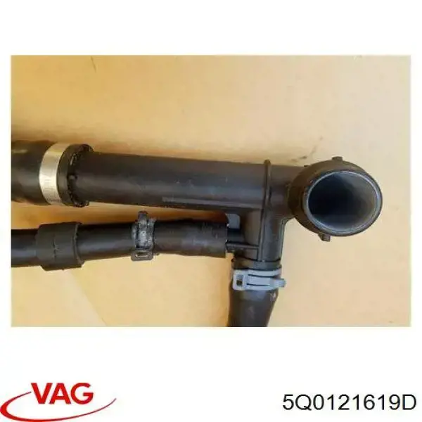Фланець системи охолодження (трійник) VAG 5Q0121619D ціна, від 16.97 USD