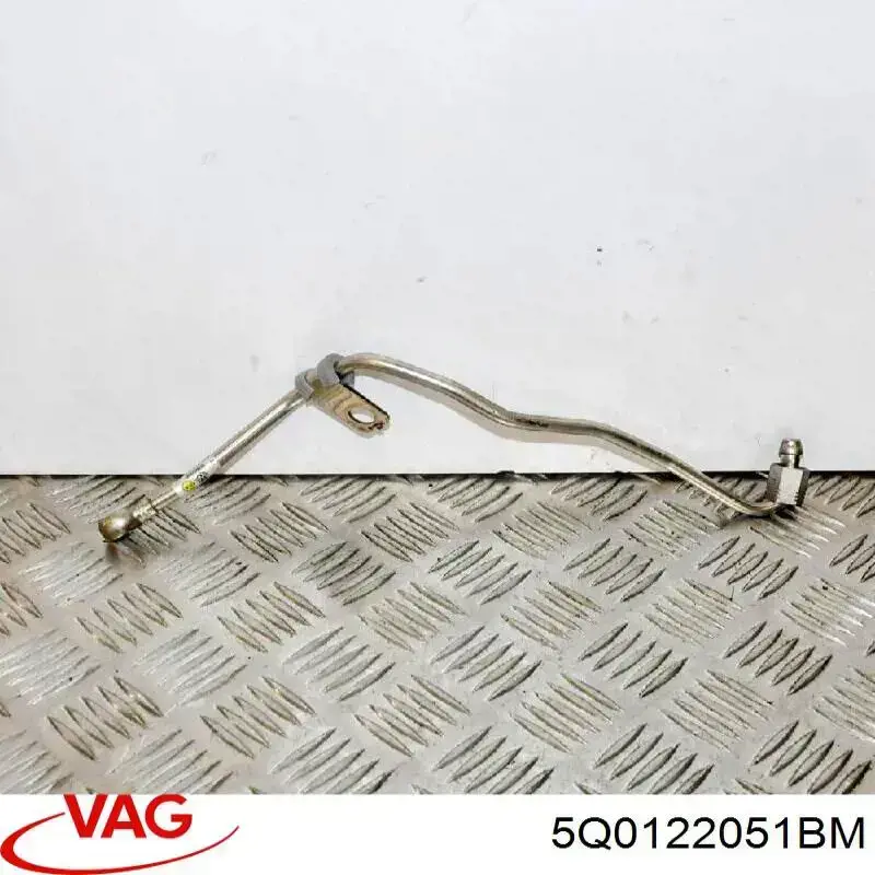 Патрубок системи охолодження VAG 5Q0122051BM ціна, від 116.07 USD