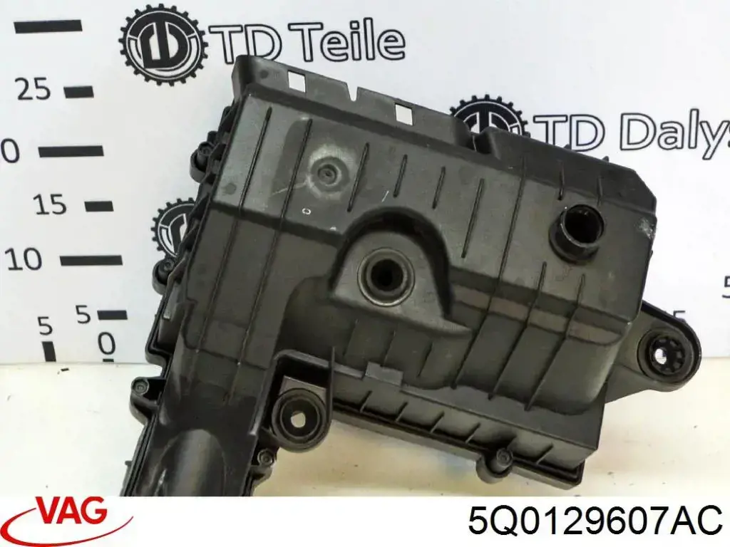 Купити Корпус фільтра Audi Q3  F3B