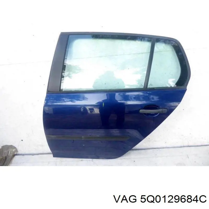 Купити 5Q0129684C VAG Патрубок повітряний, вихід повітряного фільтра