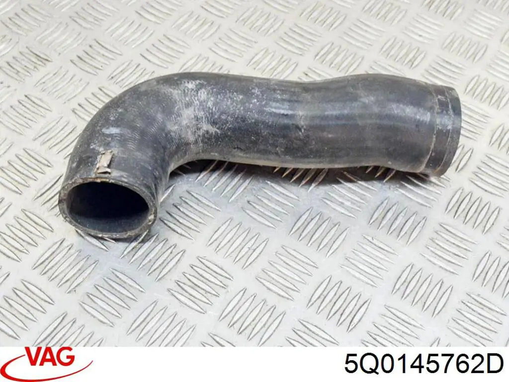 Купити 5Q0145832D VAG Шланг/патрубок интеркуллера