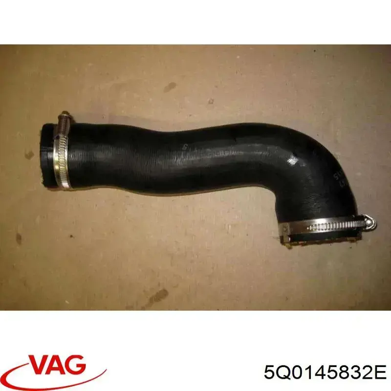 Купити 5Q0145832E VAG Шланг/патрубок интеркуллера