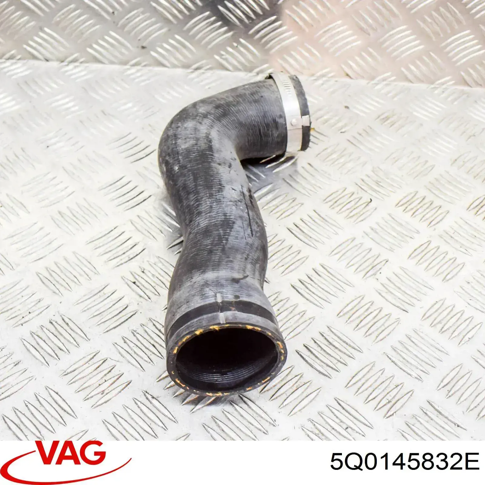 Шланг/патрубок інтеркуллера VAG 5Q0145832E