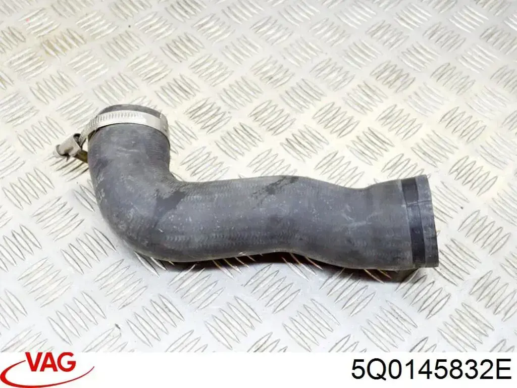 Шланг/патрубок интеркуллера 5Q0145832E VAG