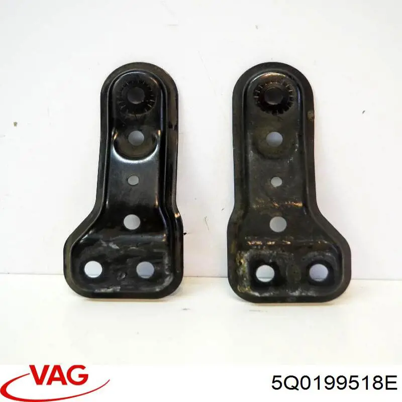 Кронштейн передньої балки VAG 5Q0199518E