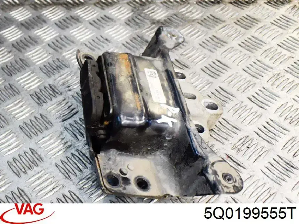 Подушка (опора) двигуна, ліва 5Q0199555T VAG