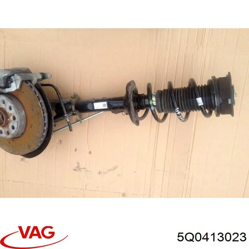 Амортизатор передній, правий 5Q0413023 VAG