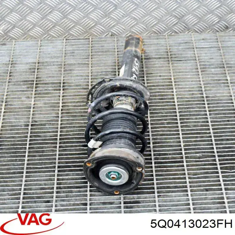 Стойка амортизатора передняя VAG 5Q0413023FH ціна, від 55.56 USD