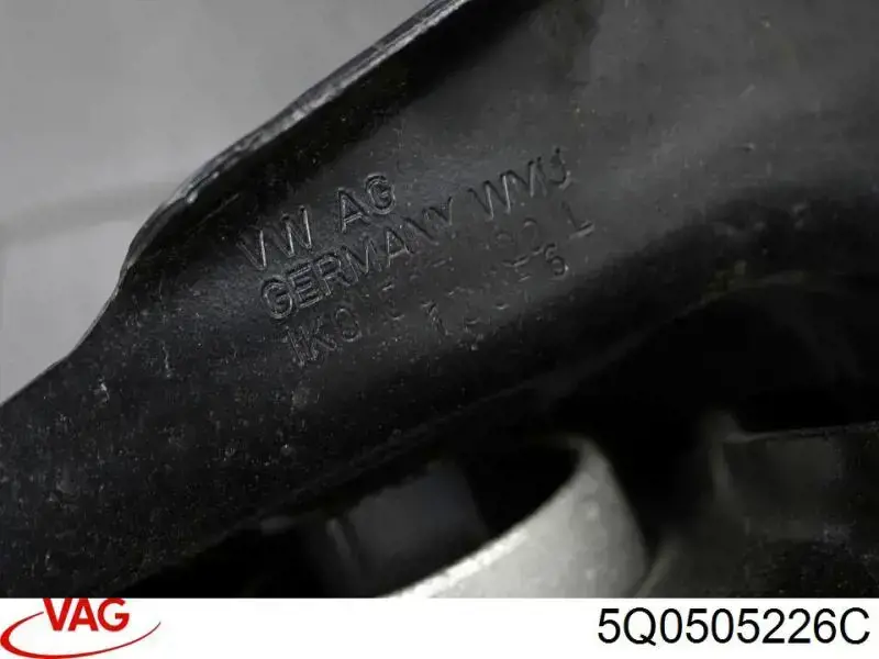 Купити 5Q0505226C VAG Важіль/тяга задньої підвіски подовжній нижній, правий