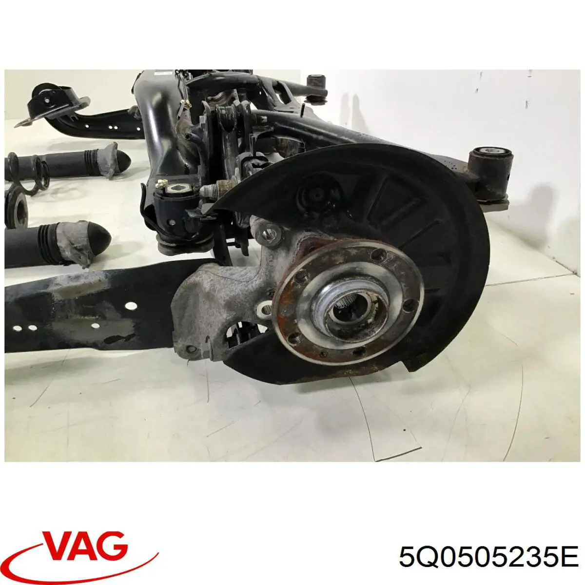Купити 5Q0505235C VAG Балка задньої підвіски, підрамник