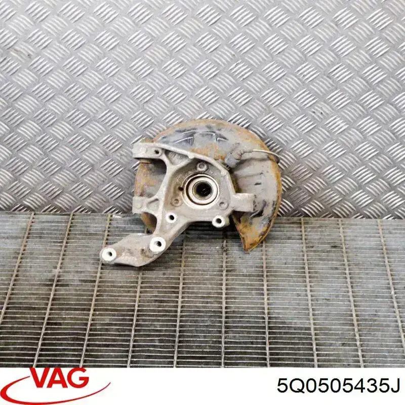 Цапфа - поворотний кулак задній, лівий VAG 5Q0505435H