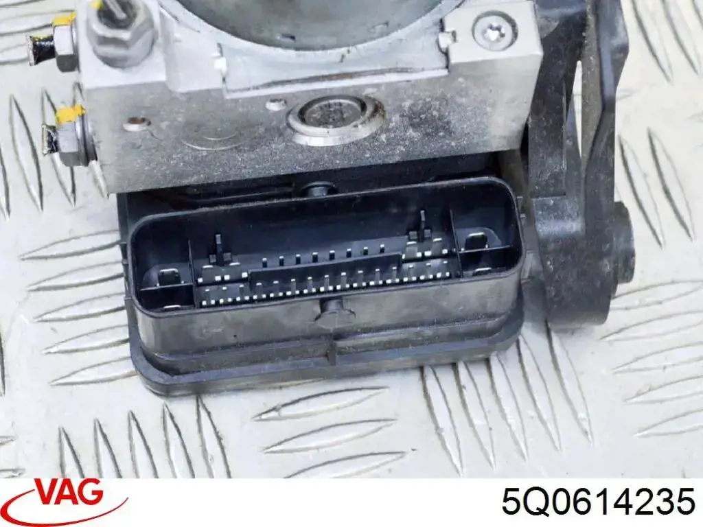 5Q0614235 VAG Кронштейн датчика АБС