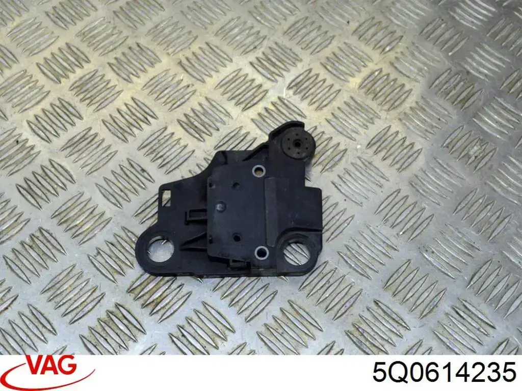 Купити 5Q0614235 VAG Кронштейн датчика АБС