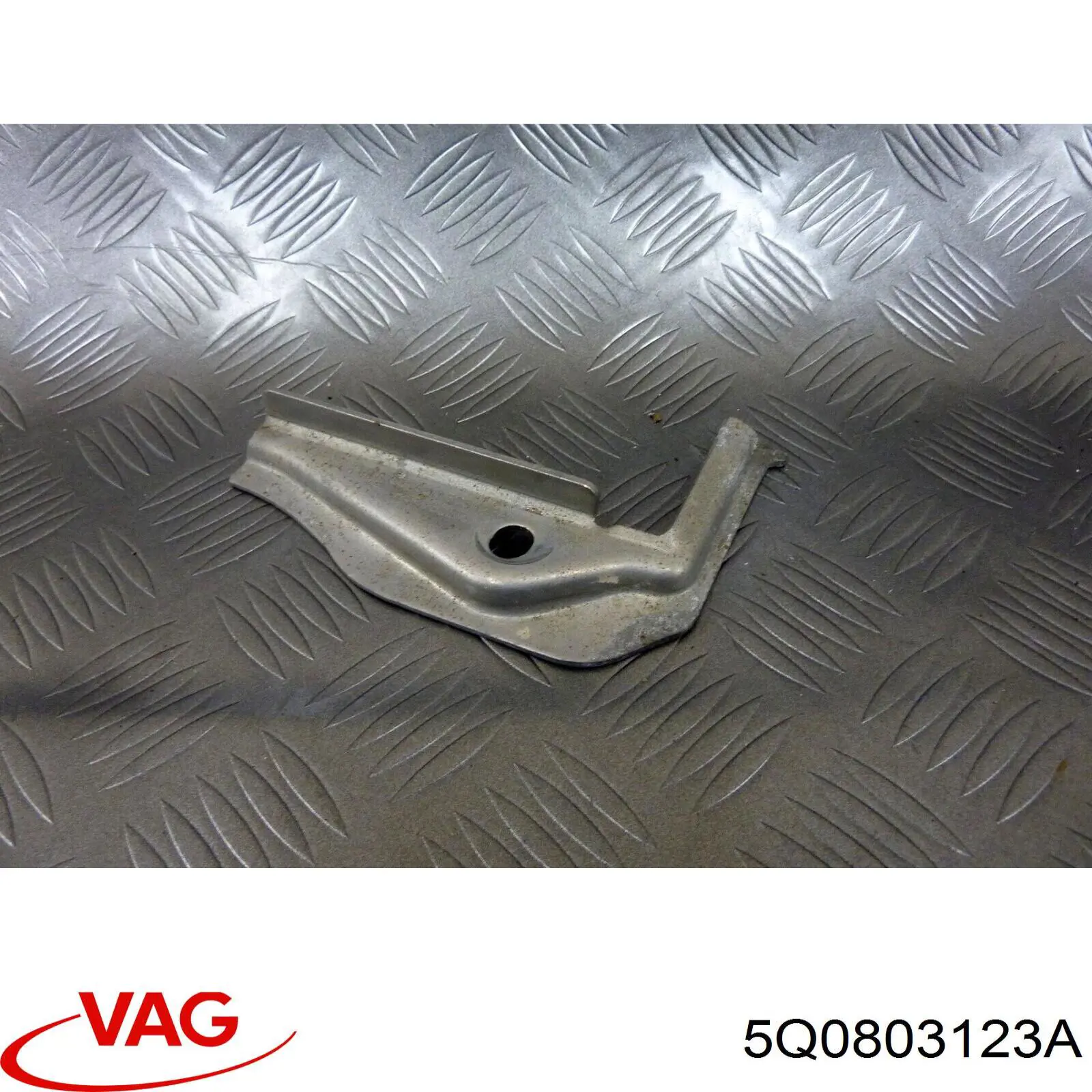 5Q0803123B VAG Кріплення / підставка акумулятора