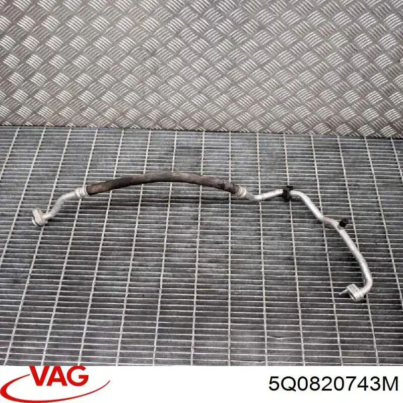 Шланг кондиціонера, від заднього випарювача до компресора 5Q0820743M VAG