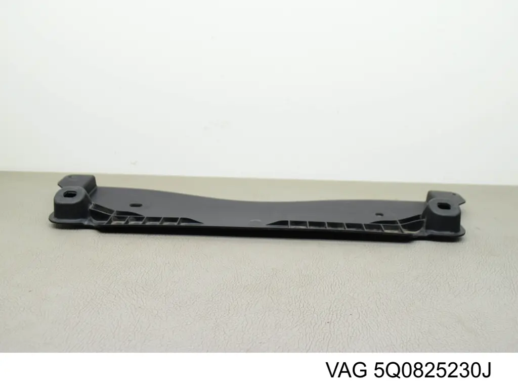 Кожух підлоги (кришки люків підлоги) VAG 5Q0825230J