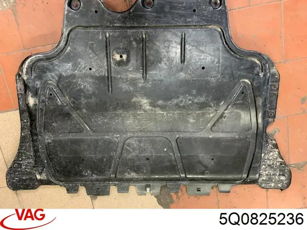 Захист двигуна передній 5Q0825236 VAG
