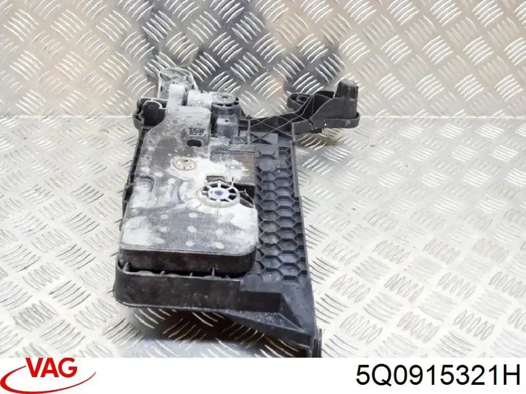 Кріплення / підставка акумулятора (АКБ) VAG 5Q0915321H ціна, від 19.00 USD