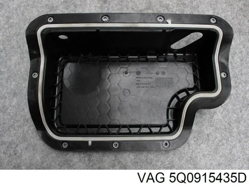 Купити 5Q0915435D VAG Кришка акумулятора (АКБ)