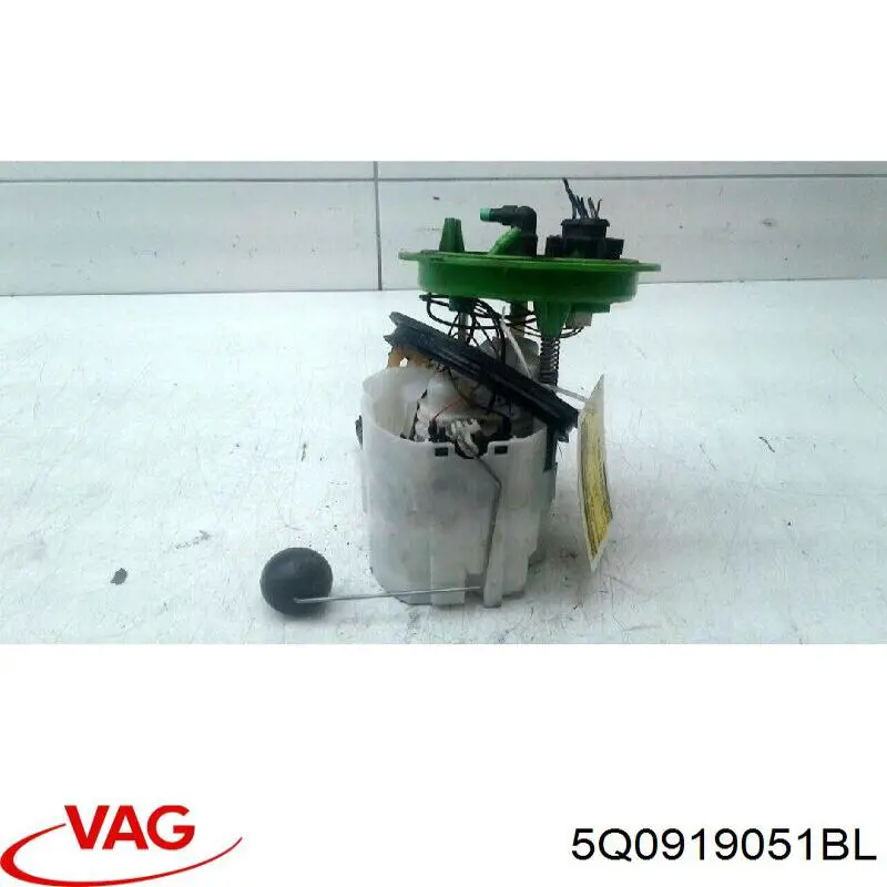 Купити 5Q0919051BL VAG Датчик рівня палива в баку, правий