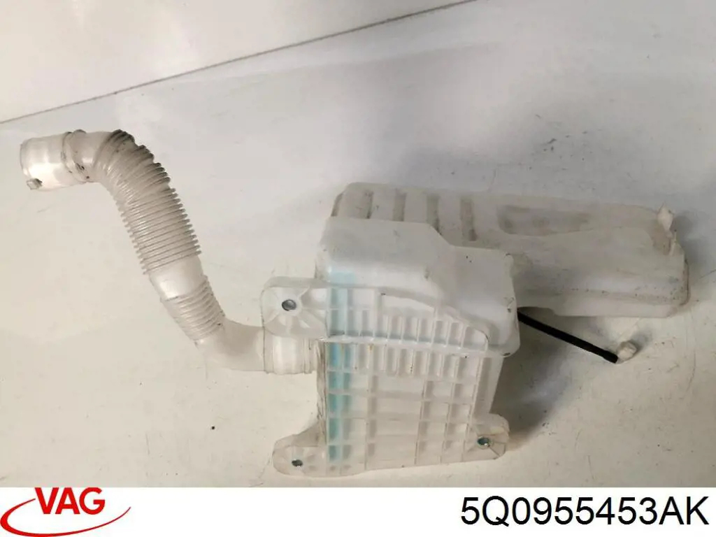 Бачок омивача лобового скла VAG 5Q0955453AK ціна, від 62.27 USD