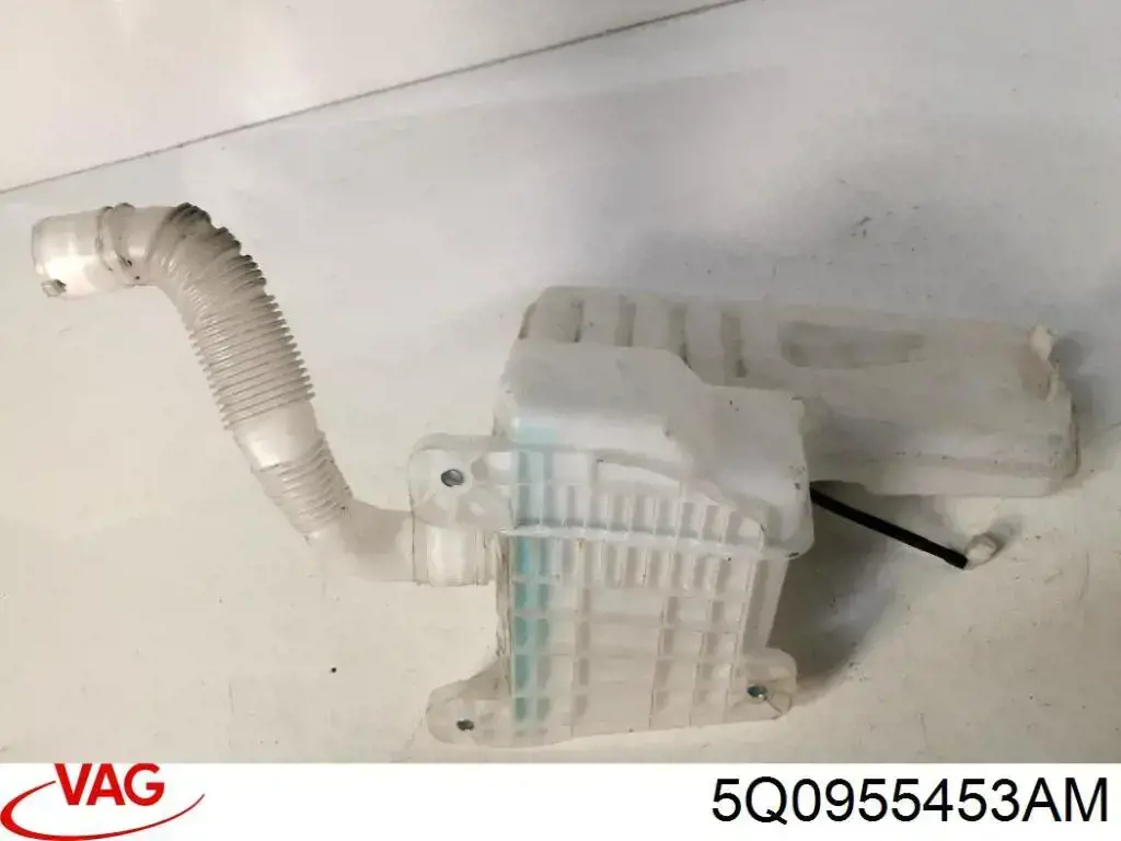 Бачок омивача скла VAG 5Q0955453BA