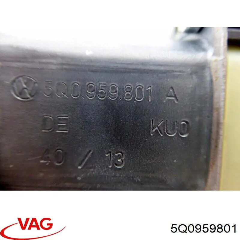 Двигун стеклопод'емника двері задньої, лівої 5Q0959801 VAG