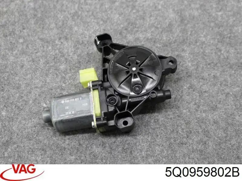 Купити 5Q0959802B VAG Двигун склопідіймача двері передньої, правої